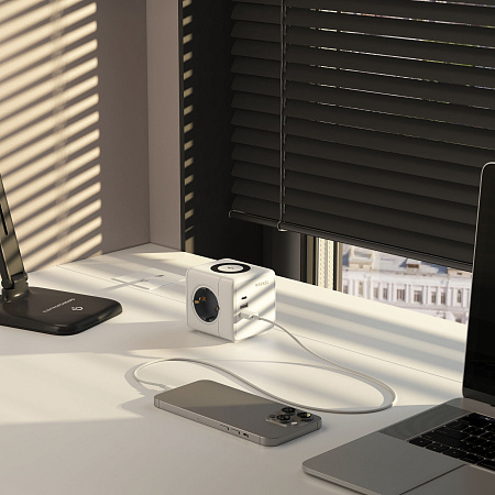 Розеточный блок 3-местный + 3 USB + беспроводная зарядка Werkel W6513501 a066454