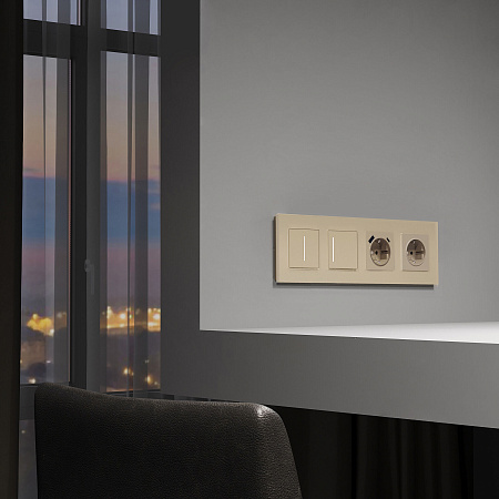 Рамка на 4 поста Werkel Senso шампань стекло soft-touch W0043111 Рамка на 4 поста Werkel Senso шампань стекло soft-touch W0043111