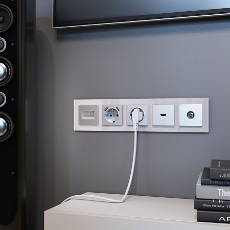 Рамка на 5 постов дымчатая, стекло Werkel Favorit W0051117 4690389160189 a050898 Рамка на 5 постов дымчатая, стекло Werkel Favorit W0051117 4690389160189 a050898