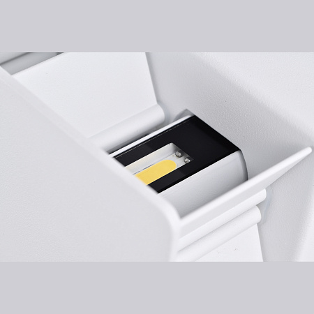 Уличный настенный светодиодный светильник Mantra DAVOS 7820 Уличный настенный светодиодный светильник Mantra DAVOS 7820