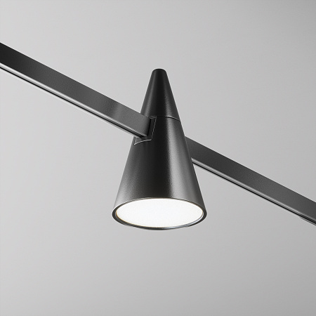 Трековый однофазный светодиодный светильник Maytoni Flarity Keila TR146-1-5W4K-B