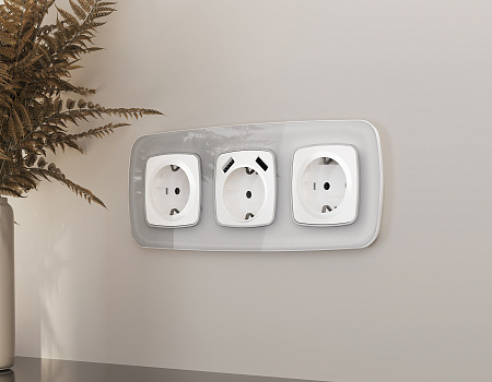 Лицевая панель для электрической розетки с заземлением QUANT Ambrella Volt OMEGA OP1060 Лицевая панель для электрической розетки с заземлением QUANT Ambrella Volt OMEGA OP1060