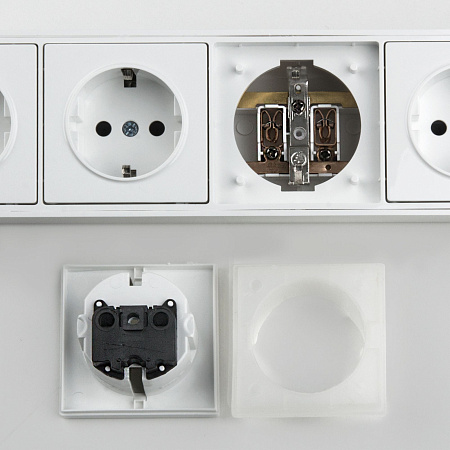 Розеточный блок 4-х местный + 3 USB Werkel WL20-04-03 белый a039974