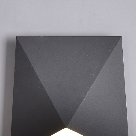 Уличный настенный светодиодный светильник Mantra TRIAX 6525 Уличный настенный светодиодный светильник Mantra TRIAX 6525