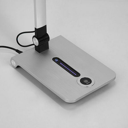 Настольная лампа светодиодная Elektrostandard Great серебро (TL70240) Настольная лампа светодиодная Elektrostandard Great серебро (TL70240)