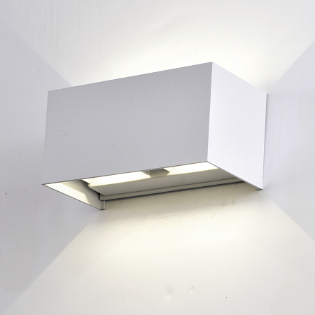 Уличный настенный светодиодный светильник Mantra DAVOS 7820 Уличный настенный светодиодный светильник Mantra DAVOS 7820