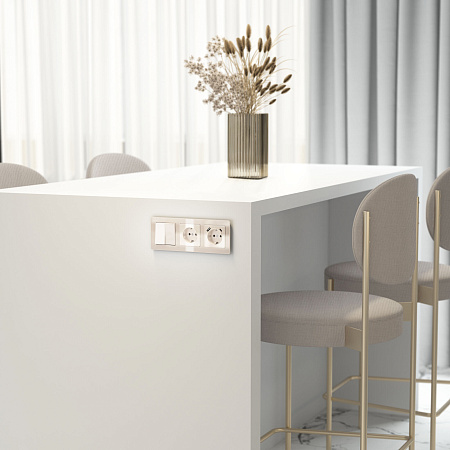 Розетка с заземлением и шторками Werkel айвори W1171143 Розетка с заземлением и шторками Werkel айвори W1171143