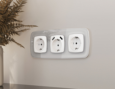 Лицевая панель для электрической розетки с/з QUANT Ambrella Volt OMEGA OP1260 Лицевая панель для электрической розетки с/з QUANT Ambrella Volt OMEGA OP1260